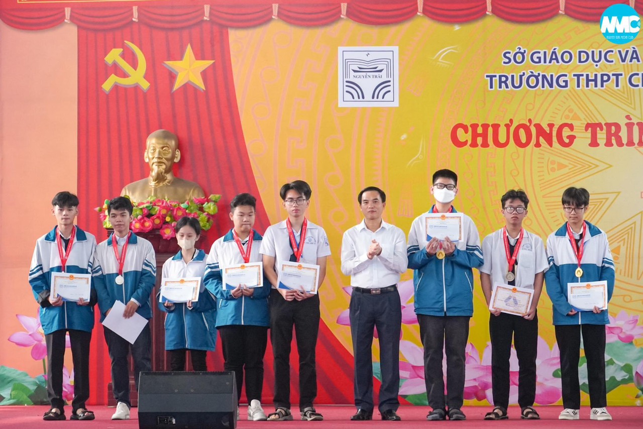 Thầy và trò trường THPT Chuyên Nguyễn Trãi giành nhiều huy chương trong kỳ thi Olympic Toán học Sinh viên - Học sinh toàn quốc năm 2024